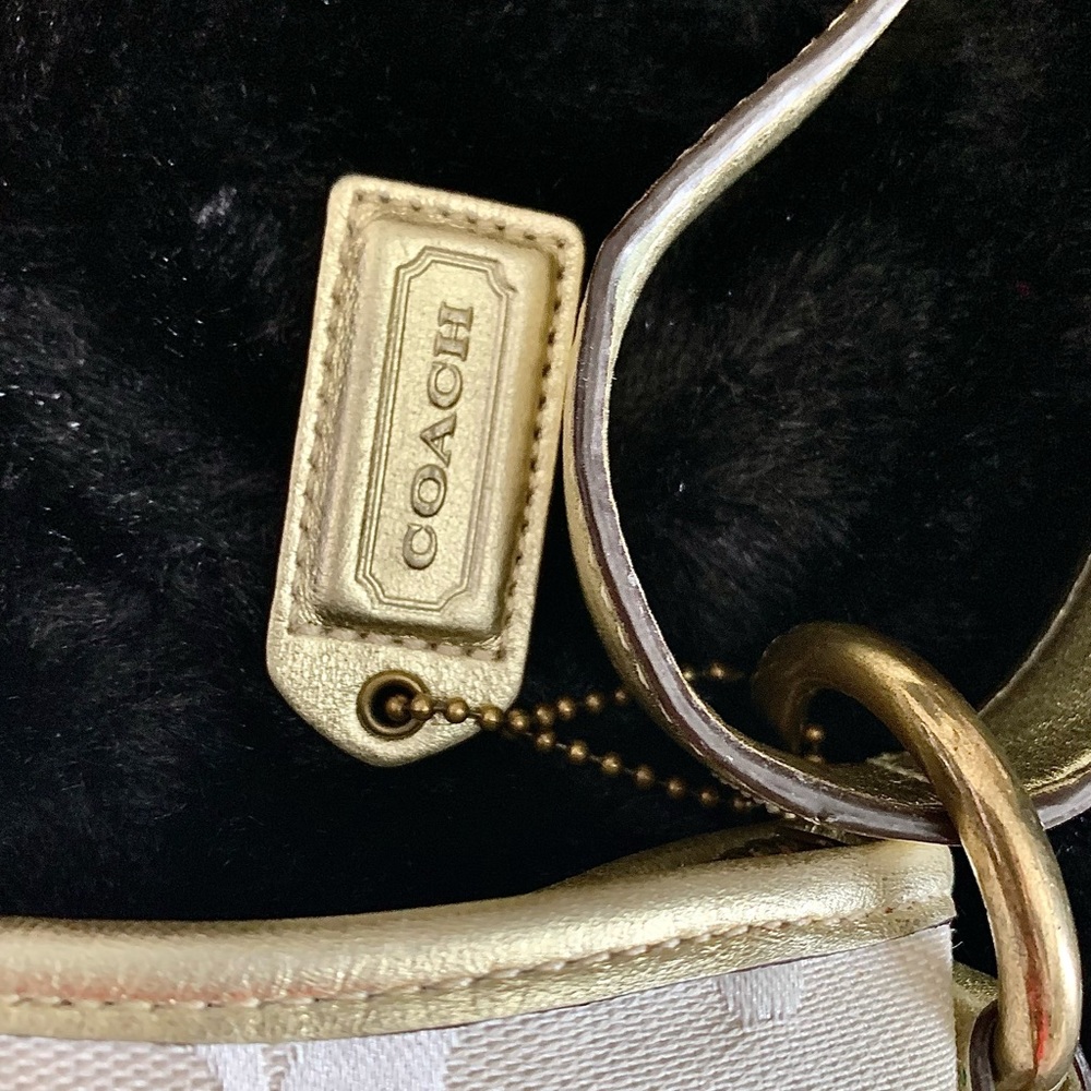 COACH Purse (Authentic) - Picture 3 of 6